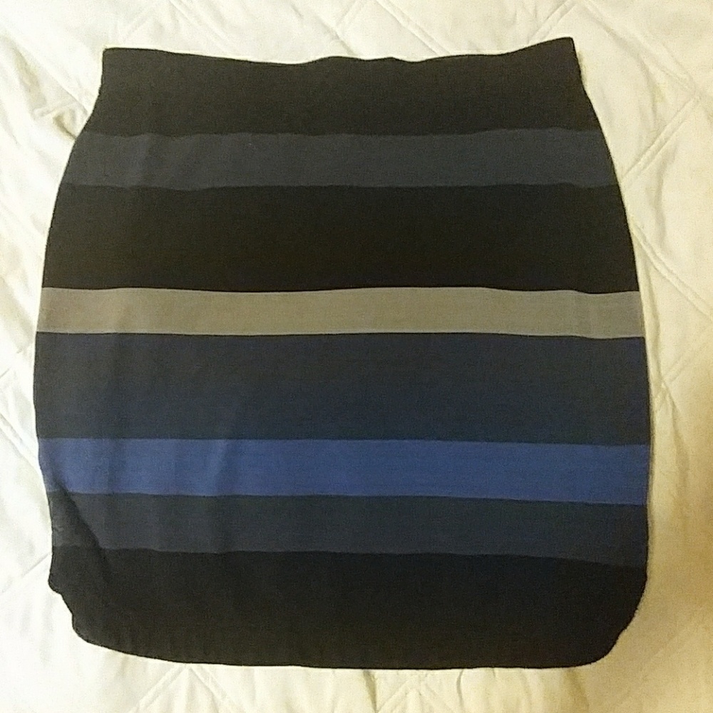 Striped stretchy miniskirt with elastic waist